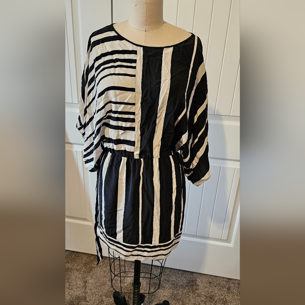 Super cute dress.